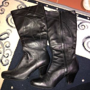 Black healed boots